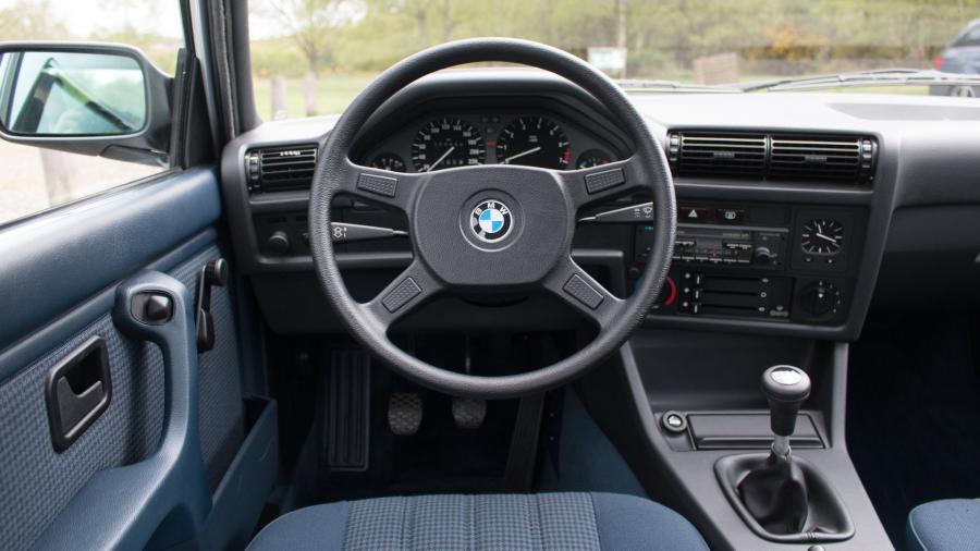 Торпедо BMW 325iX Sedan (E30) 1986 года  (EU) (фото 18 из 25)